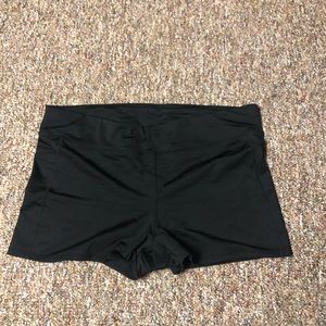 Black fitted shorts